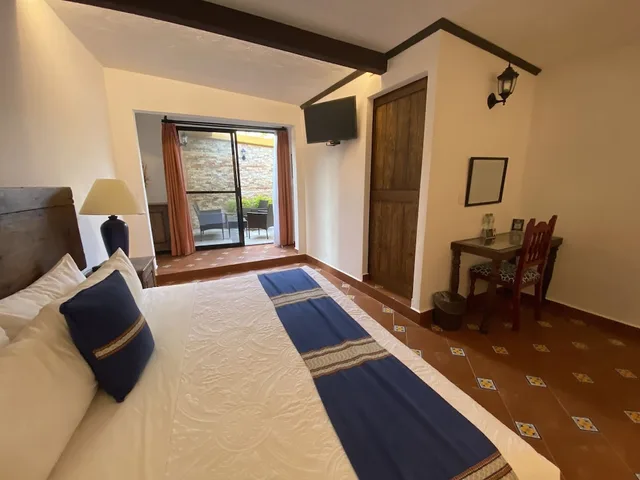 جناح ديلوكس بسرير كينج بشرفة، Hotel Hacienda Monteverde San Miguel de Allende 2/3