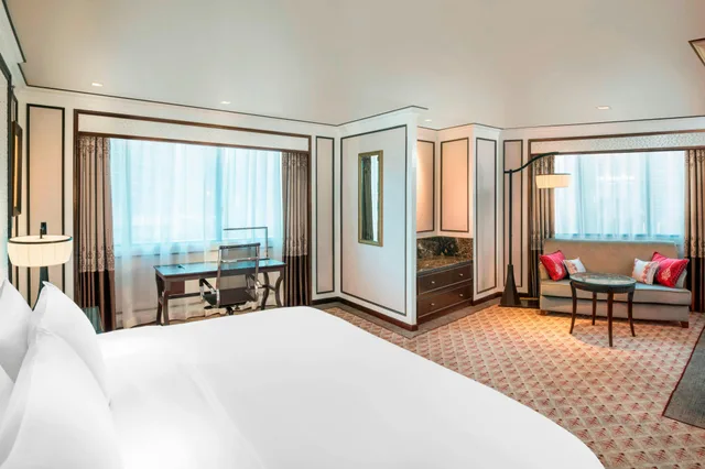 Room, King Bed, THE ATHENEE HOTEL, A LUXURY COLLECTION HOTEL BANGKOK 1/3