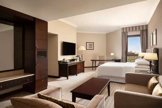 جناح جونيور بغرفة نوم واحدة مع دخول صالة النادي، فندق وأبراج شيراتون الرياض(Sheraton Riyadh Hotel And Towers) 3/5