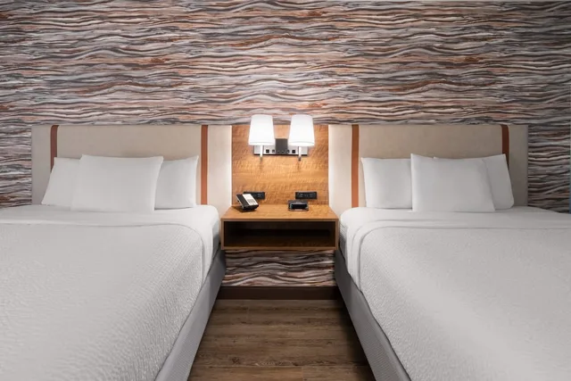 غرفة بسريرين كوين، La Quinta Inn & Suites by Wyndham Ruidoso Downs 2/9