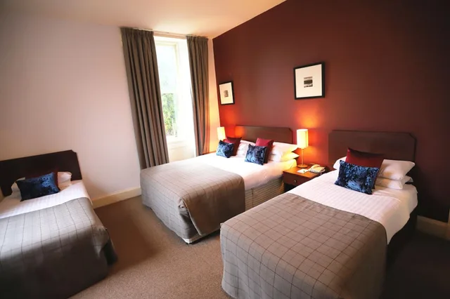 غرفة كلاسيكية عائلية بإطلالة على الحديقة، BEN WYVIS HOTEL 1/3