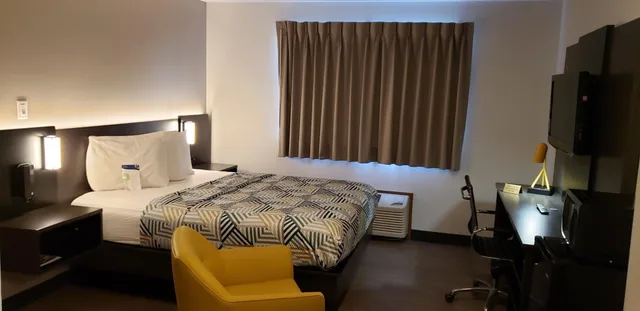 جناح، Motel6 Kewanee, IL 8/10