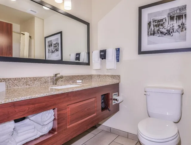 استوديو بسريرين كوين لذوي الإعاقة، Cobblestone Hotel & Suites - Rhinelander 2/3