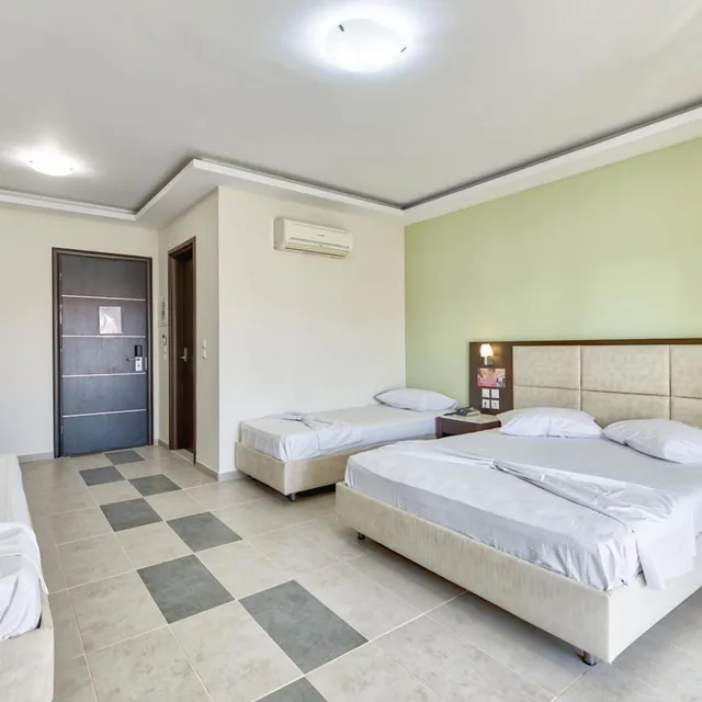 غرفة رباعية، Majestic Spa Hotel 3/10