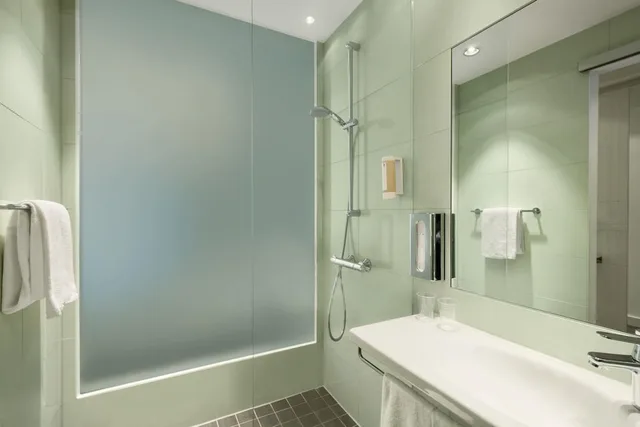 غرفة قياسية بسريرين منفصلين، Super 8 by Wyndham Munich City North 4/5