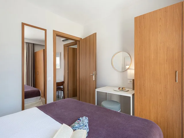 2 Bedrooms, Apartment, 2 Queen and Twin Beds, Inland View، Atlantica Caldera Beach Hotel 4/5