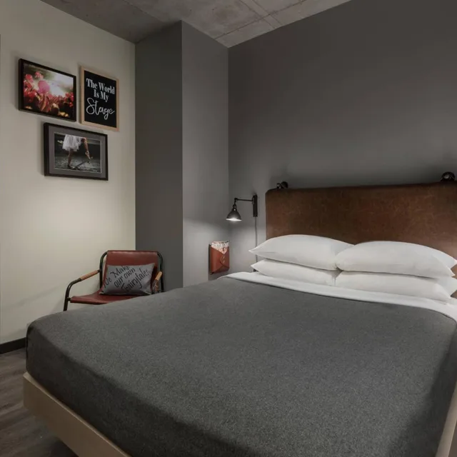 Room, Queen Bed, City View, Central Strip Strip View, Accessible، Moxy Boston Downtown 5/10
