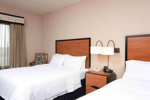 Room, 2 Queen Beds, Bath and Shower، Hampton Inn and Suites Indianapolis - Fishers 1/4