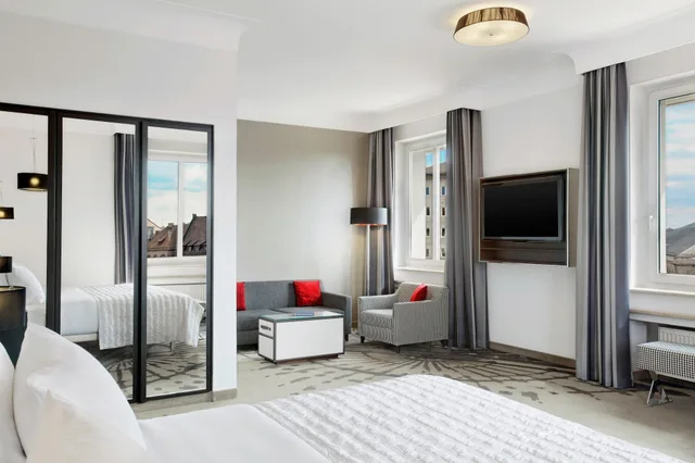Junior Suite, King Bed, Le Meridien Grand Hotel Nurnberg 3/5