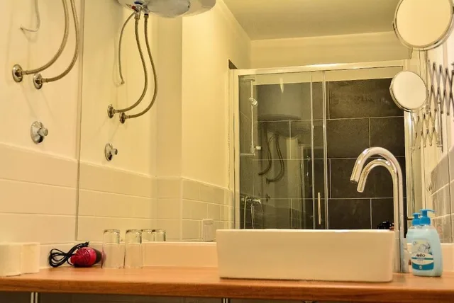 غرفة كلاسيكية بسريرين منفصلين بإطلالة على المدينة، Golden B&B 3/5