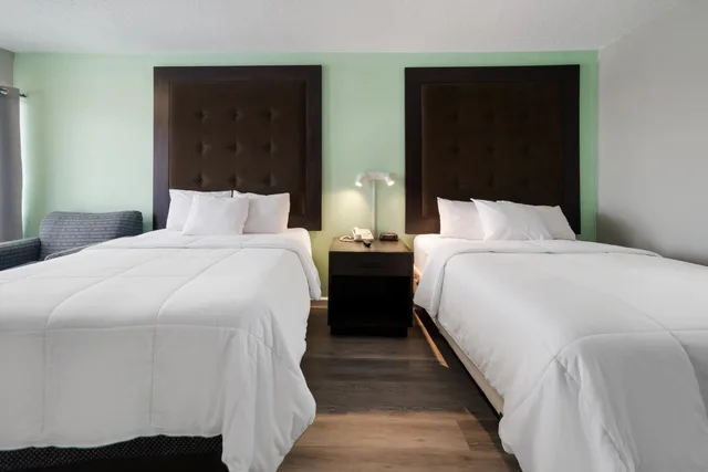 Adjoining, Suite, 2 Double Beds, Smoking, Accessible، Americas Best Value Inn Blytheville 8/10