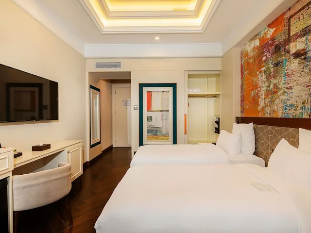 Deluxe, Twin Beds, Sofa, Mercure Istanbul Sirkeci 2/10