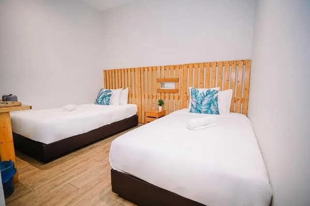 غرفة قياسية بسريرين منفصلين، Swing & Pillows @ Kota Warisan 3/4