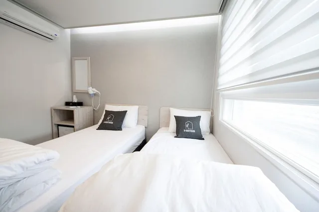 غرفة قياسية بسريرين منفصلين، K-Grand Hotel & Guest House Seoul 1/5