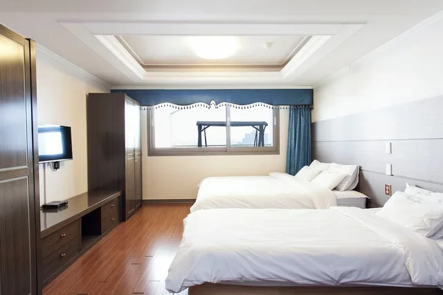 Condo, Royal, Suite, 1 Double and 1 Single Bed, 3 Futon Beds، Bay Resort Tongyeong 1/4