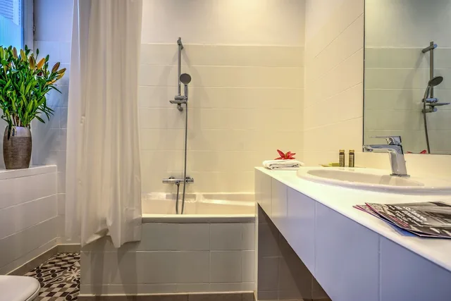 جناح جونيور بسرير كينج، VILLA CLAUDIA(FORMERLY LE VENDOME - VILLA CLAUDIA) 9/10