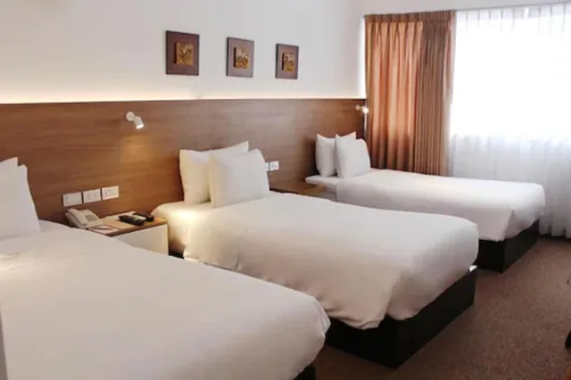 غرفة ثلاثية بثلاثة أسرّة، Habitat Hotel 2/4