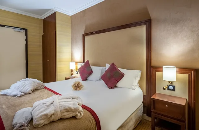 غرفة كومفورت بسريرين منفصلين بإطلالة على الفناء، Hotel Saint Honore 2/10