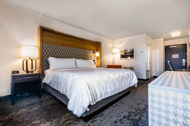 غرفة قياسية بسرير مزدوج، Holiday Inn Grand Haven-Spring Lake, an IHG Hotel 1/2