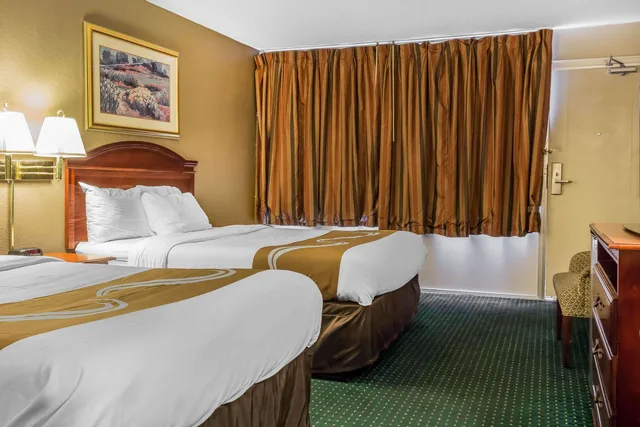 2 Full Beds - Non-Smoking, Micfridge، Motel6 Lester, PA - Philadelphia Airport 1/1