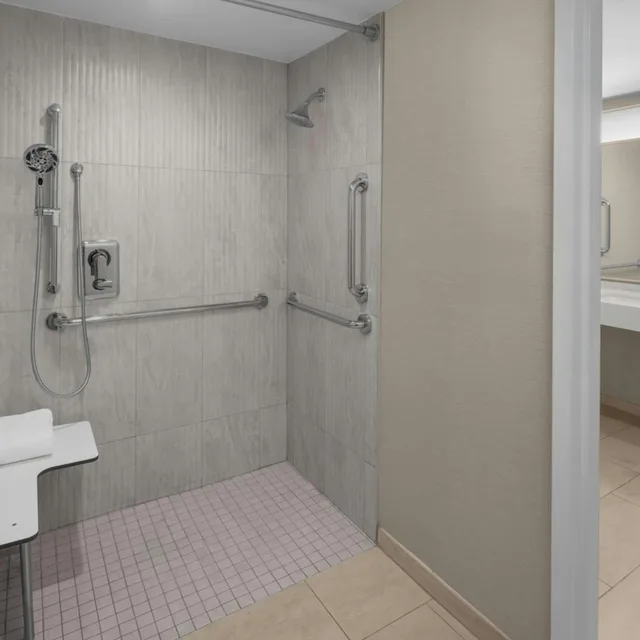 1 Bedroom, Suite, King Bed, Courtyard Fort Lauderdale East Lauderdale By the Sea 4/6