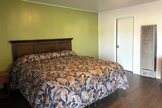 Queen Bed with Kitchenette Non - Smoking، Oak Motel Modesto CA 3/8