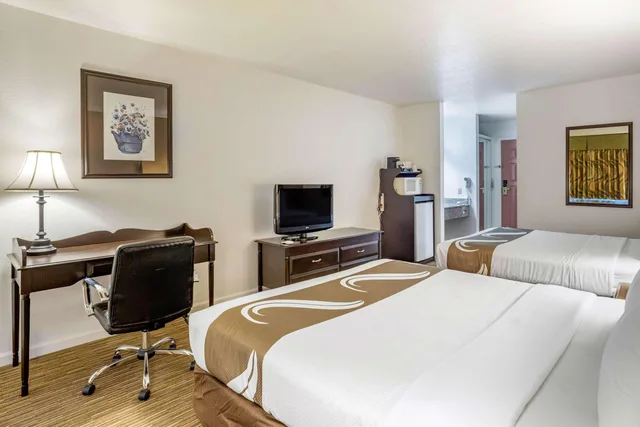 Room, 2 Queen Beds, Quality Inn & Suites Tulare CA 7/7