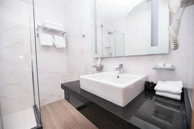 غرفة عائلية بسرير كوين وسريرين منفصلين بشرفة، Agimi And S Hotel 10/10