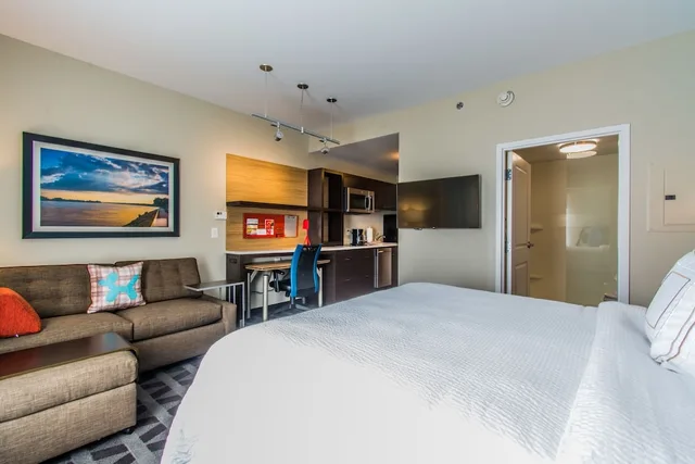 استوديو بسرير كينج مع أريكة لذوي الإعاقة، TownePlace Suites Evansville Newburgh 3/10