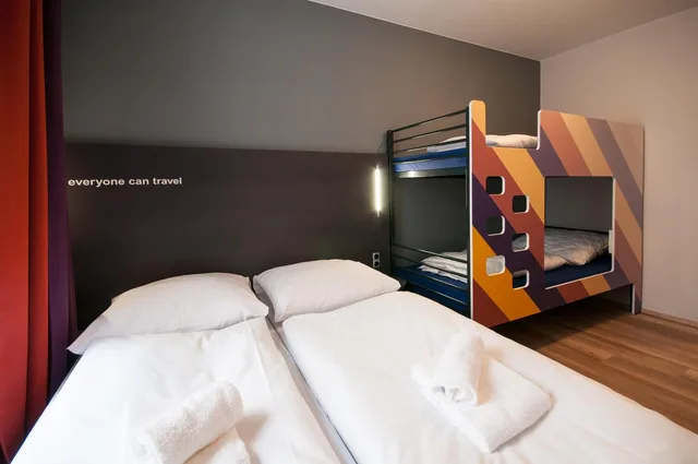 غرفة رباعية بسرير فردي، a&o Bremen Hauptbahnhof 4/8
