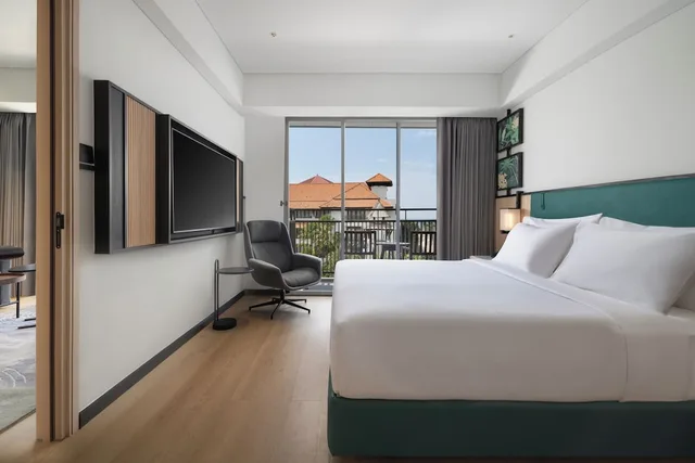 جناح ديلوكس بسرير كينج مع أريكة، Hilton Garden Inn Bali Nusa Dua 1/3