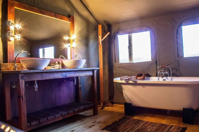 Luxury, Family, Double and Twin Beds, Buffelsdrift Game Lodge 8/10