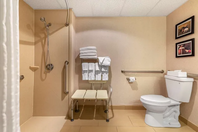 غرفة بسريرين مزدوجين لذوي الإعاقة، Comfort Inn Foxboro - Mansfield 4/4