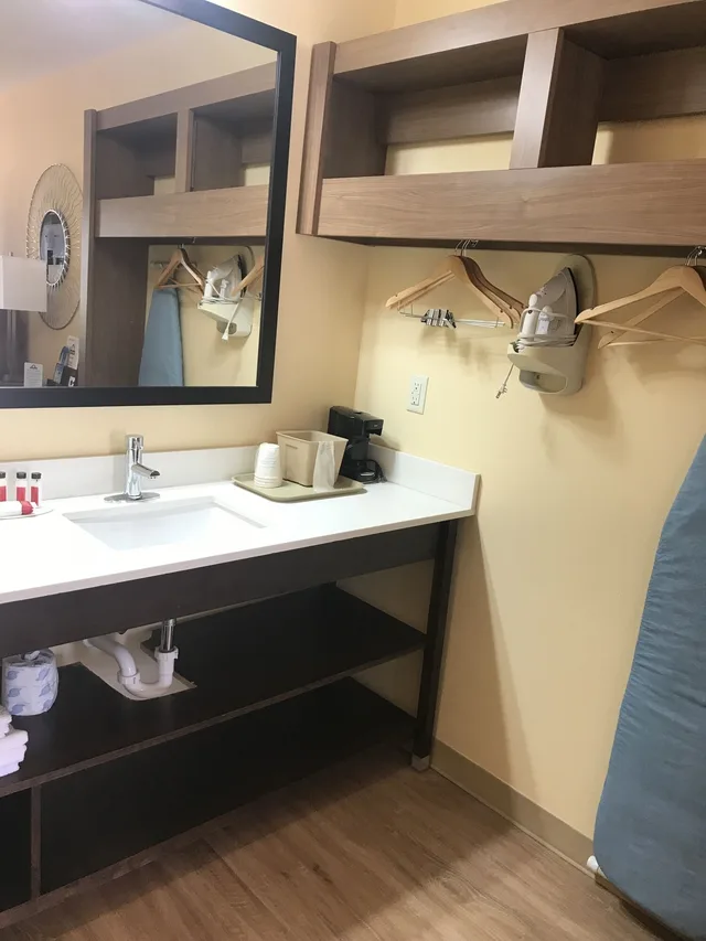 غرفة بسريرين مزدوجين، Days Inn By Wyndham Batesville 7/7