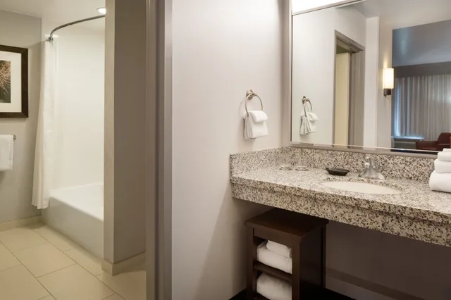 جناح بسرير كينج بغرفة نوم واحدة مع أريكة، Courtyard Scottsdale Salt River 2/4