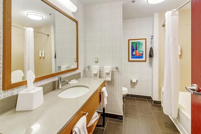 غرفة بسرير كينج بحوض استحمام لذوي الإعاقة، Hampton Inn Foley 9/10