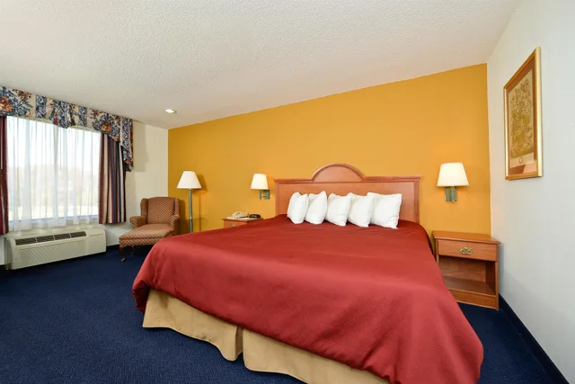 غرفة بسرير كينج، Baymont by Wyndham Albany, KY 1/6