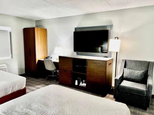 غرفة ديلوكس بسرير كوين لذوي الإعاقة، AmericInn by Wyndham Shakopee Near Canterbury Park 7/9