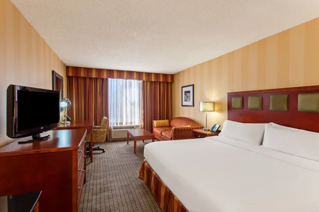 غرفة قياسية بسرير كوين في طابق مرتفع، Holiday Inn Sacramento Downtown Arena 2/7