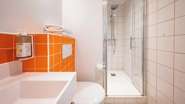 Little Pop, Double Bed، Greet Hotel Massieux Lyon Nord 6/6