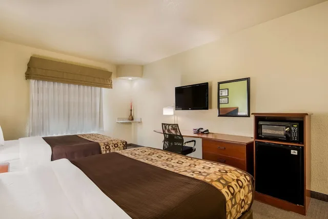 Suite, 3 Queen Beds, Best Western Sea World/Lackland AFB NW Hotel Suites 2/10