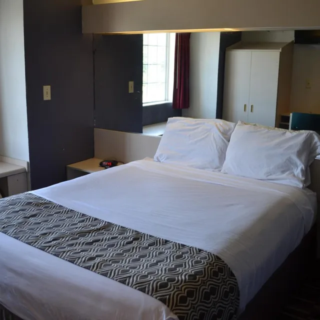 جناح بسرير كوين لذوي الإعاقة، Microtel Inn &amp; Suites by Wyndham Union City/Atlanta Airport 2/8