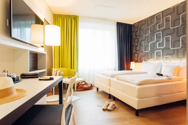 Standard, Double or Twin Bed, Harry's Home Zurich Wallisellen 1/2