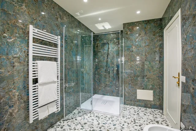 جناح جونيور بسرير كوين، Hotel Giorgione 7/7