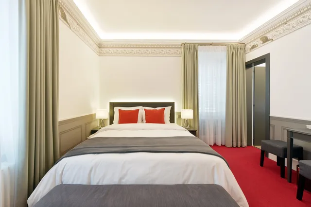 غرفة سوبيريور بسريرين منفصلين بإطلالة على المدينة، GOLF HOTEL RENE CAPT 1/3