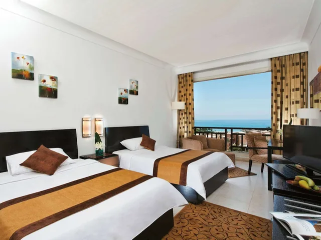 غرفة بريميوم بسريرين منفصلين بإطلالة على البحر، Movenpick Resort El Sokhna 9/10