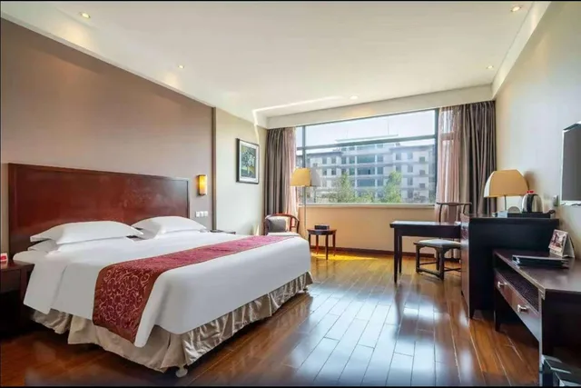 غرفة بسرير كينج، Ramada by Wyndham Suzhou Luzhi 1/2