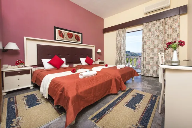 غرفة قياسية ثلاثية بثلاثة أسرّة، Potamaki Beach 2/3