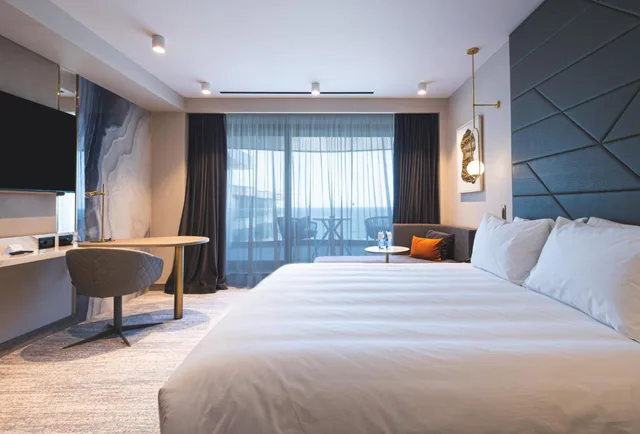 غرفة قياسية بسرير كينج بإطلالة على النهر بشرفة، Crowne Plaza Constanta Mamaia Beach 1/10