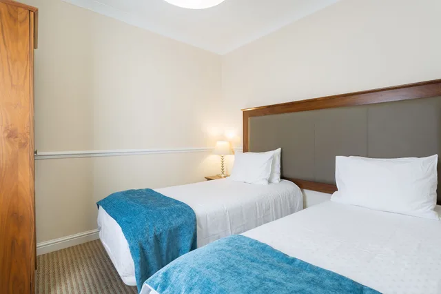 شقة بسريرين منفصلين بغرفتي نوم مع أريكة، Wychnor Park Country Club 6/10